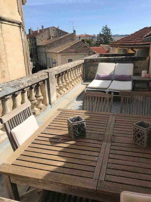 Grand Appartement En Maison De Ville Valréas Buitenkant foto