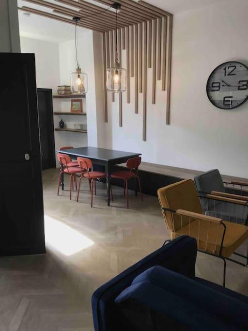Grand Appartement En Maison De Ville Valréas Buitenkant foto